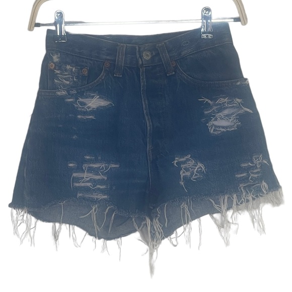 Levi’s Vintage 26501 Distressed Size 7 Made In USA Blue Jean Shorts - Picture 1 of 4
